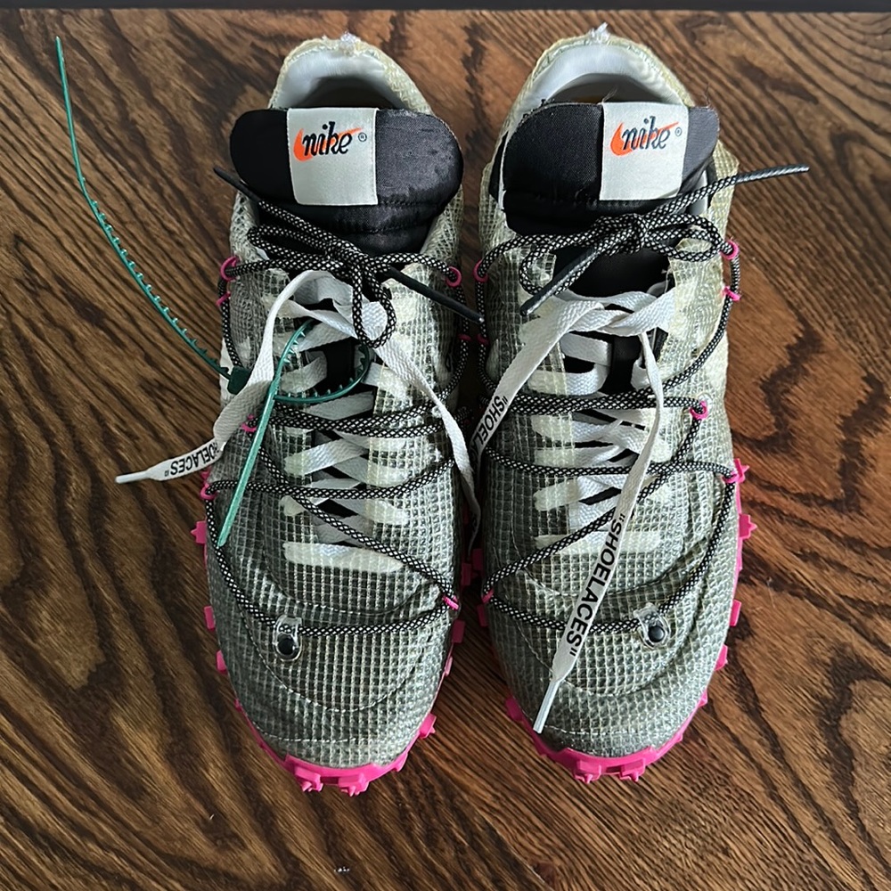 Nike Off White Waffle Racer Fuschia Womens sz 10 EUC